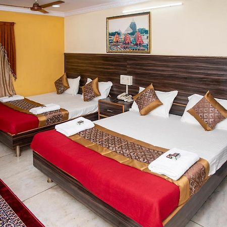 Vrindavan Comfort Inn Hajdarabad Zewnętrze zdjęcie